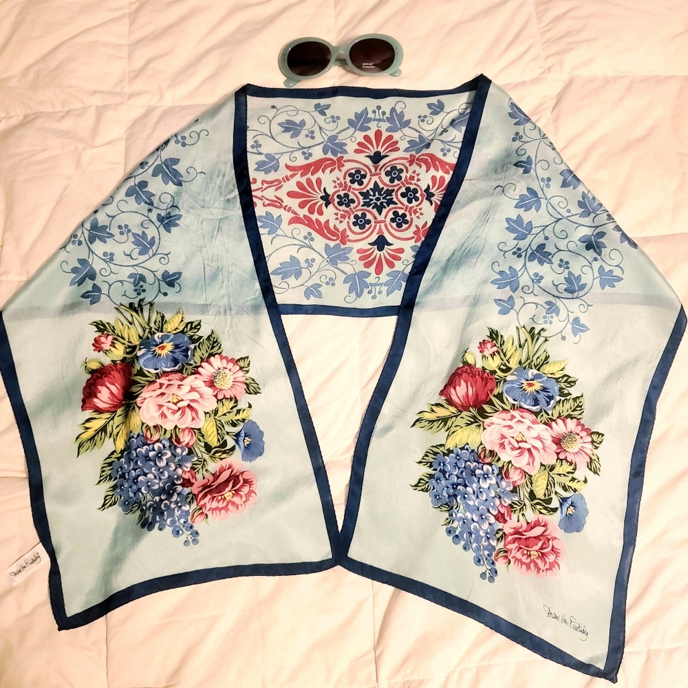 ⭐️LUXURY HOST PICK⭐️ Diane Von Furstenberg silk scarf size 58x11 - Picture 2 of 7